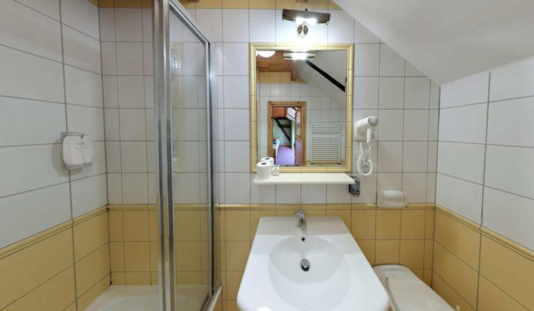 Hotel Stara Stajnia Pleszew Eksteriør bilde