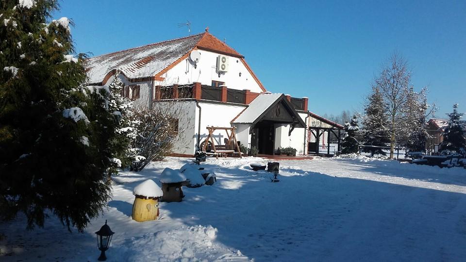 Hotel Stara Stajnia Pleszew Eksteriør bilde